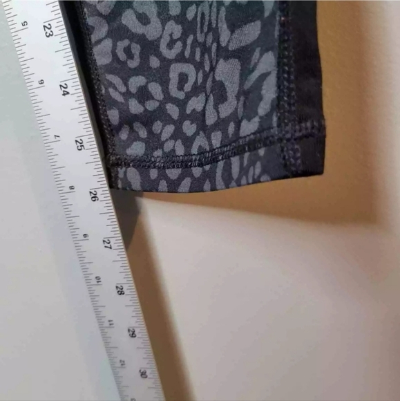 Danskin Now leggings size L gray black leopard print full length yoga pants gym - Picture 8 of 9
